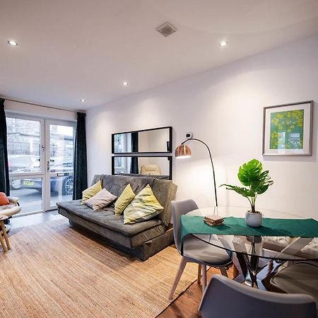 Air Host And Stay - Apartment 5 Broadhurst Court Sleeps 6 Minutes From Town Centre 스톡포트 외부 사진