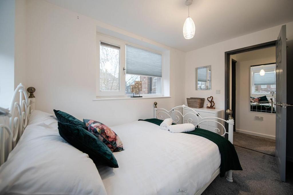 Air Host And Stay - Apartment 5 Broadhurst Court Sleeps 6 Minutes From Town Centre 스톡포트 외부 사진