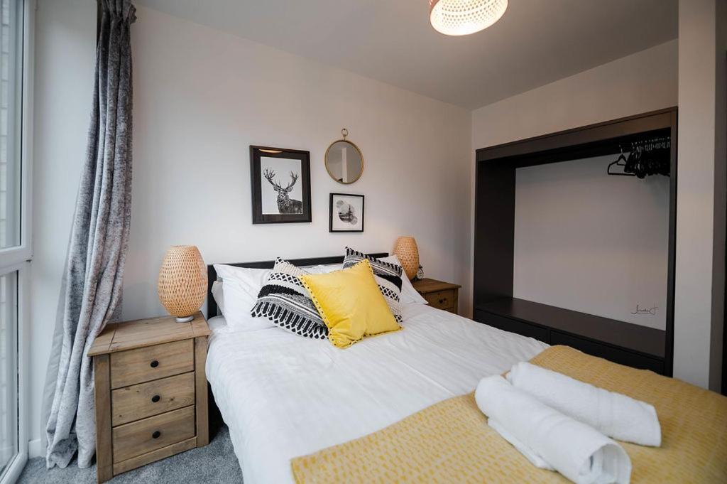 Air Host And Stay - Apartment 5 Broadhurst Court Sleeps 6 Minutes From Town Centre 스톡포트 외부 사진