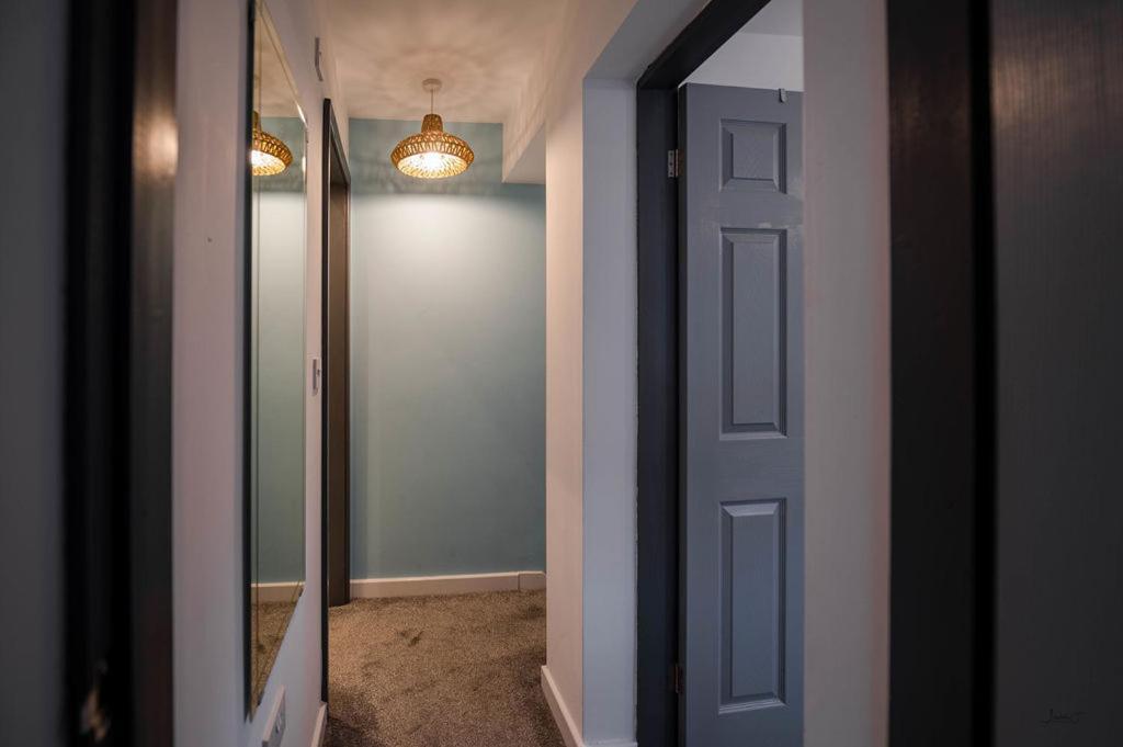 Air Host And Stay - Apartment 5 Broadhurst Court Sleeps 6 Minutes From Town Centre 스톡포트 외부 사진