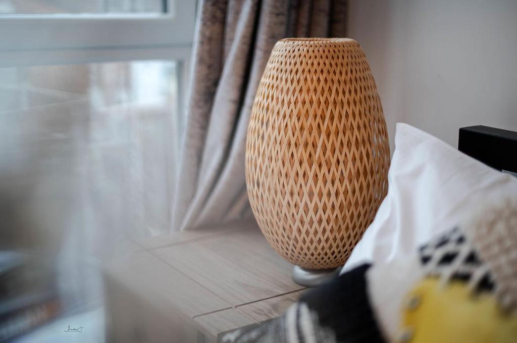 Air Host And Stay - Apartment 5 Broadhurst Court Sleeps 6 Minutes From Town Centre 스톡포트 외부 사진