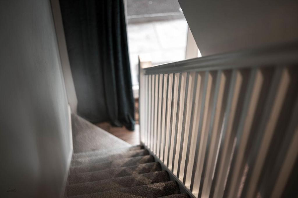 Air Host And Stay - Apartment 5 Broadhurst Court Sleeps 6 Minutes From Town Centre 스톡포트 외부 사진